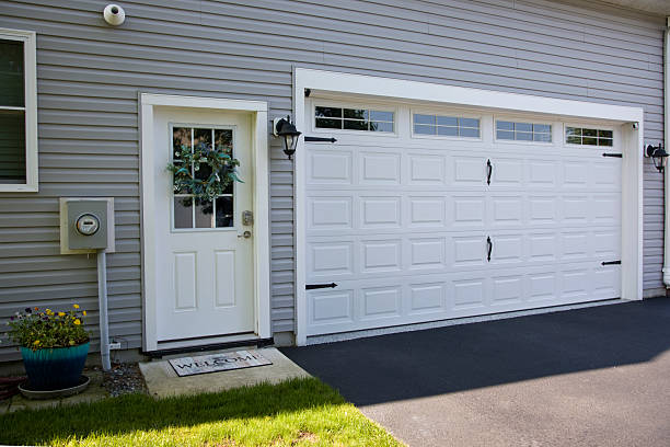 24/7 Emergency Garage Door Panel Replacement experts in Fulshear, TX